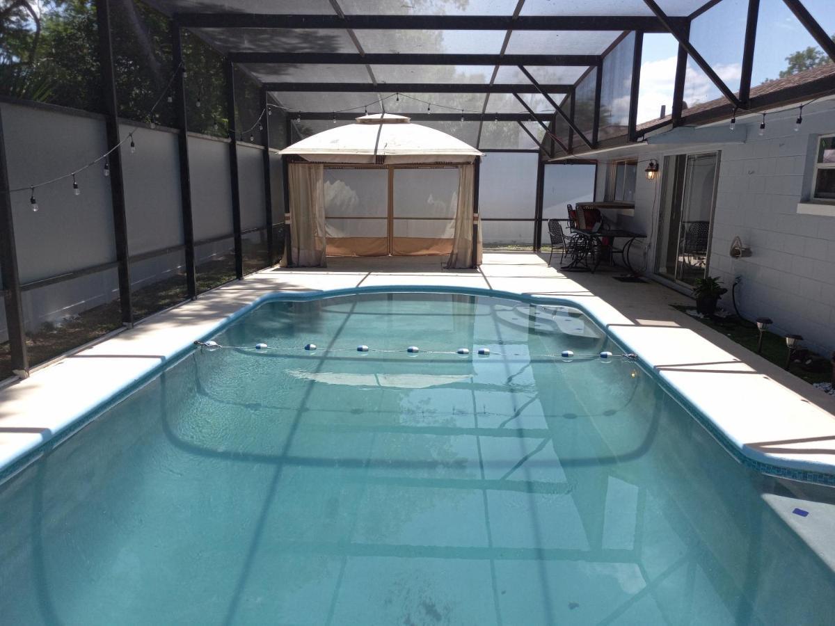 Renovated Pool Home With Game Room, Just 8 Miles To Disney And Universal!!! Orlando