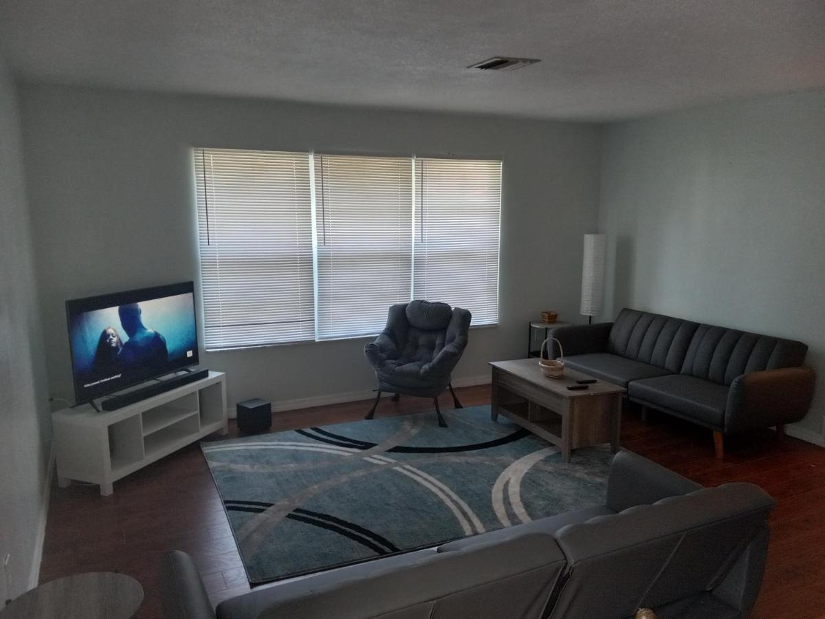Renovated Pool Home With Game Room, Just 8 Miles To Disney And Universal!!! *