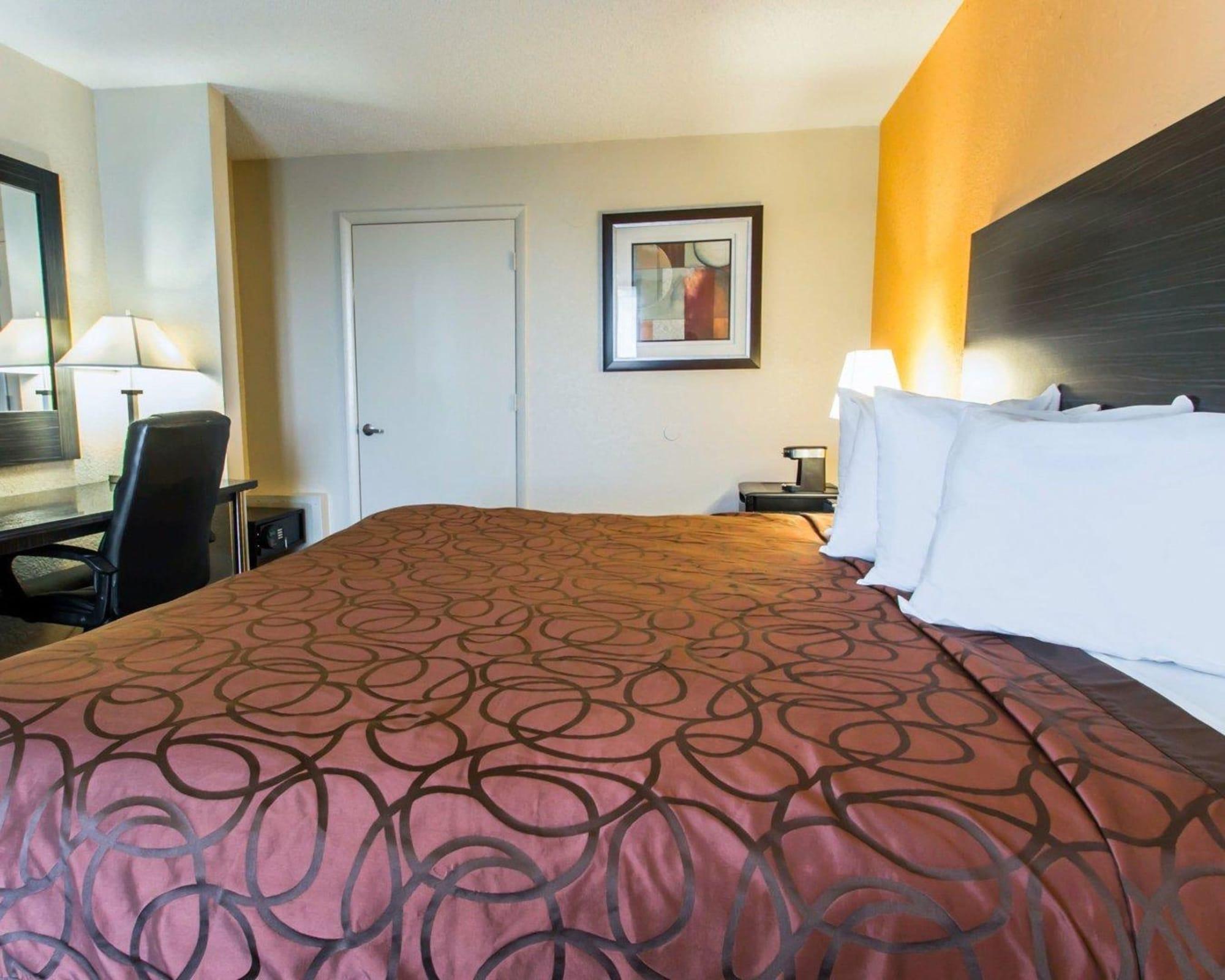 Hotel Suburban International Drive 2*