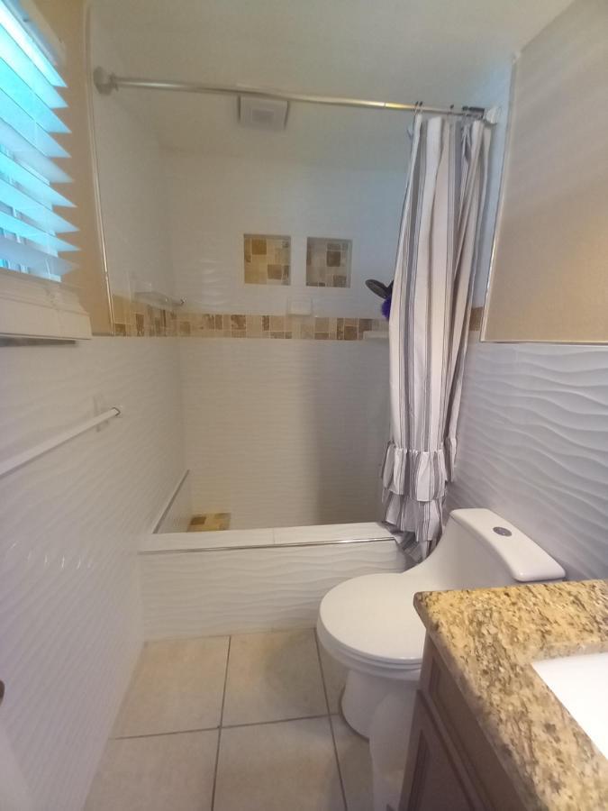 Renovated Pool Home With Game Room, Just 8 Miles To Disney And Universal!!! *