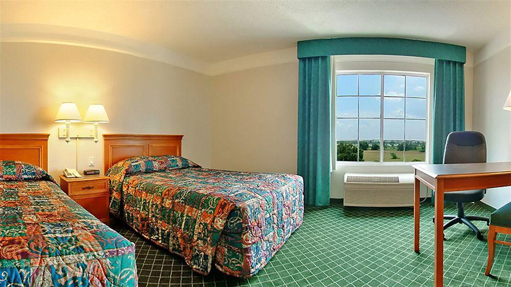 La Quinta By Wyndham Airport North Hotel