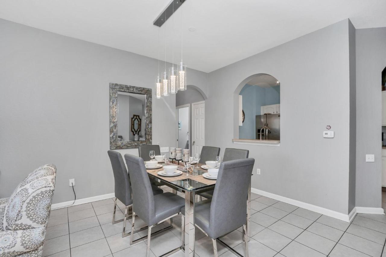 Updated Lakeview Condo, Minutes From Apartment *