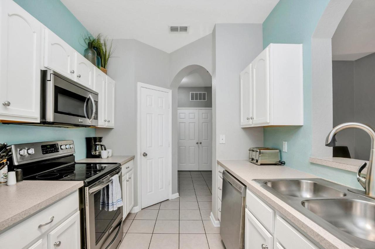 Apartment Updated Lakeview Condo, Minutes From Orlando