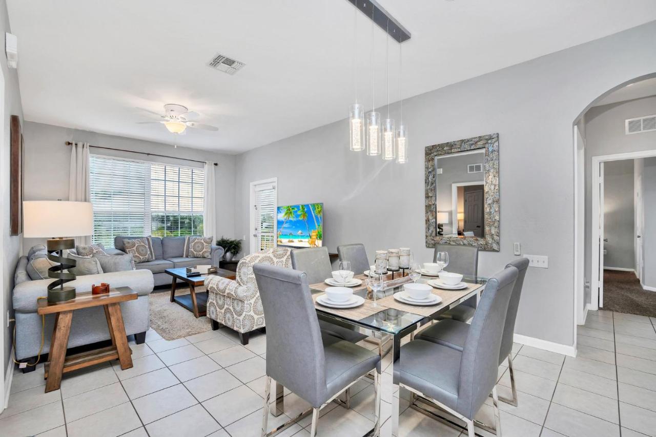 Updated Lakeview Condo, Minutes From Apartment *