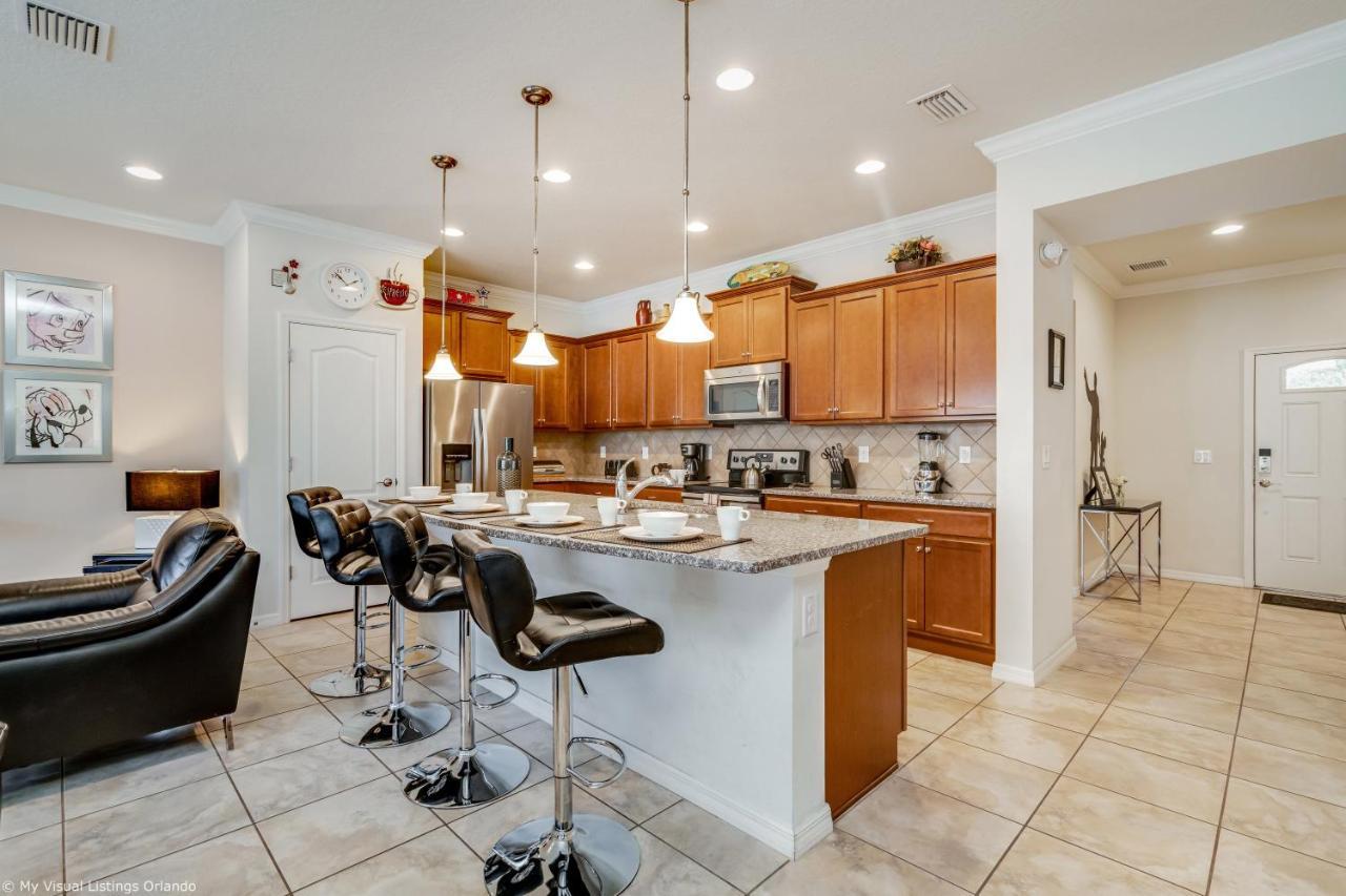 5-bedroom With Private Pool -15 Mins From Disney- Holiday home *