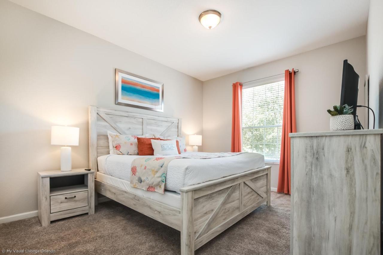 Spacious Vista Cay Condo, Near Pool * Orlando