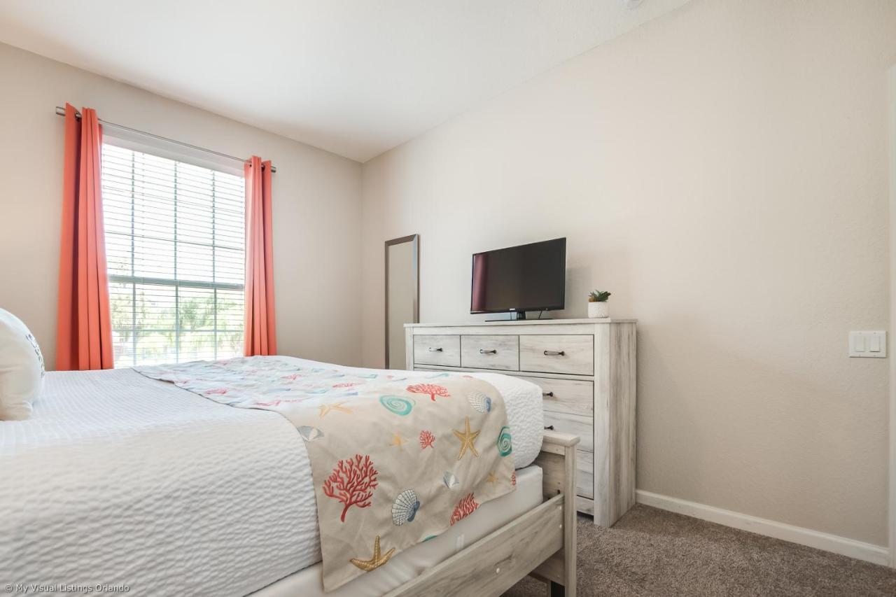 Spacious Vista Cay Condo, Near Pool