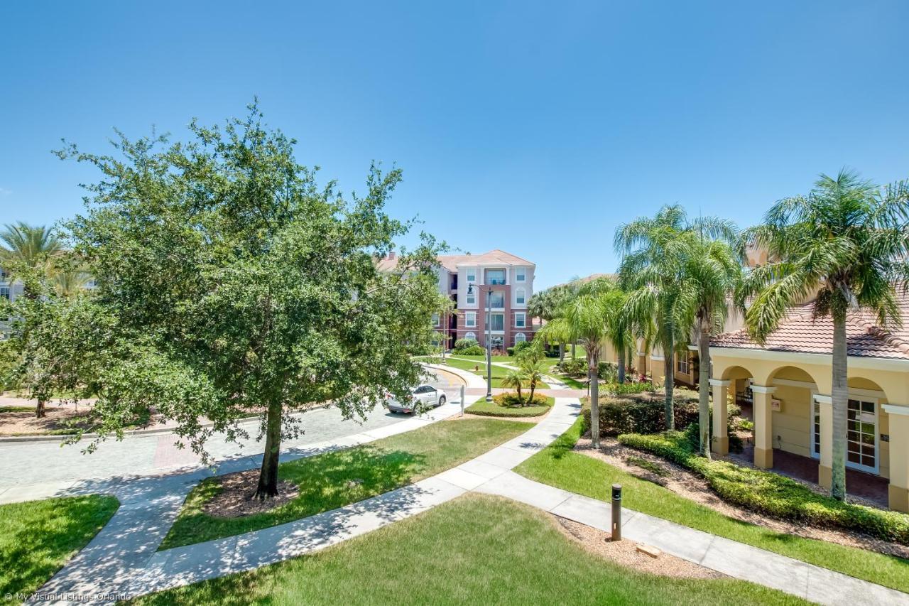 Spacious Vista Cay Condo, Near Pool * Orlando