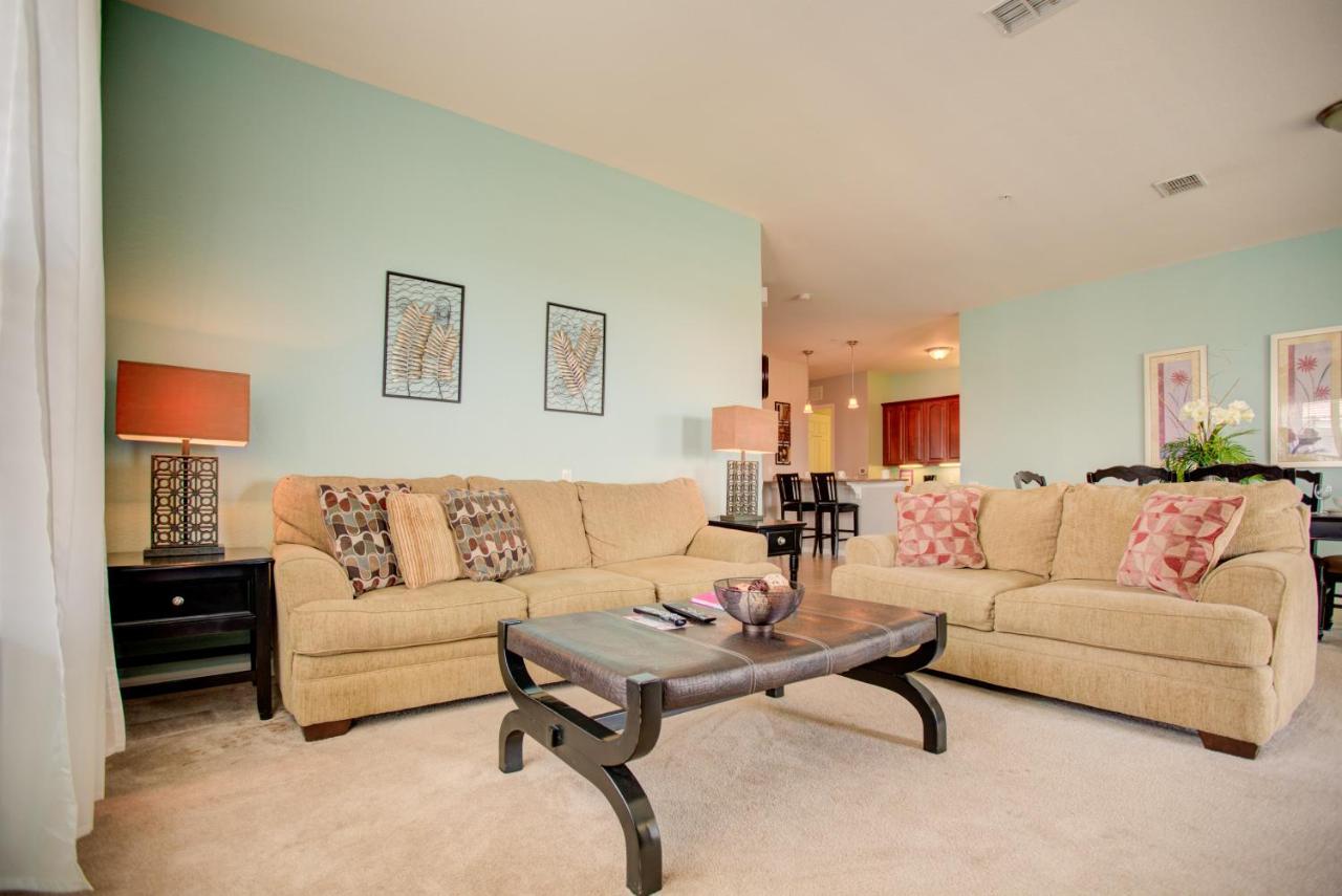Top-floor Luxurious Lakeview