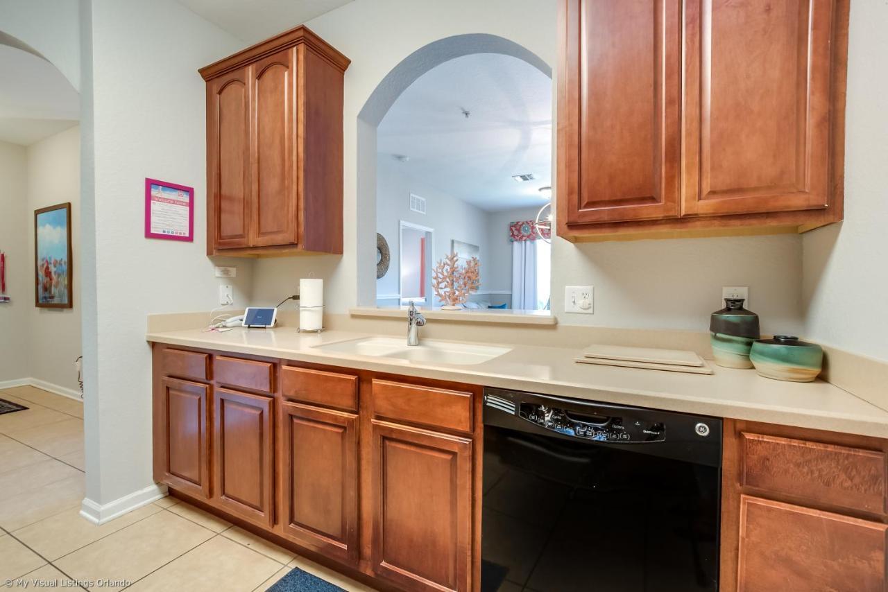 Spacious Vista Cay Condo, Near Pool * Orlando