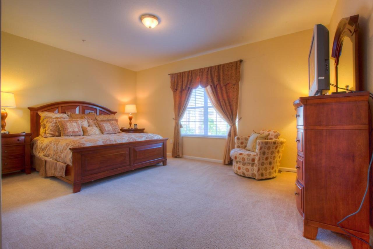 Lovely Third-floor Vista Cay Apartment Orlando