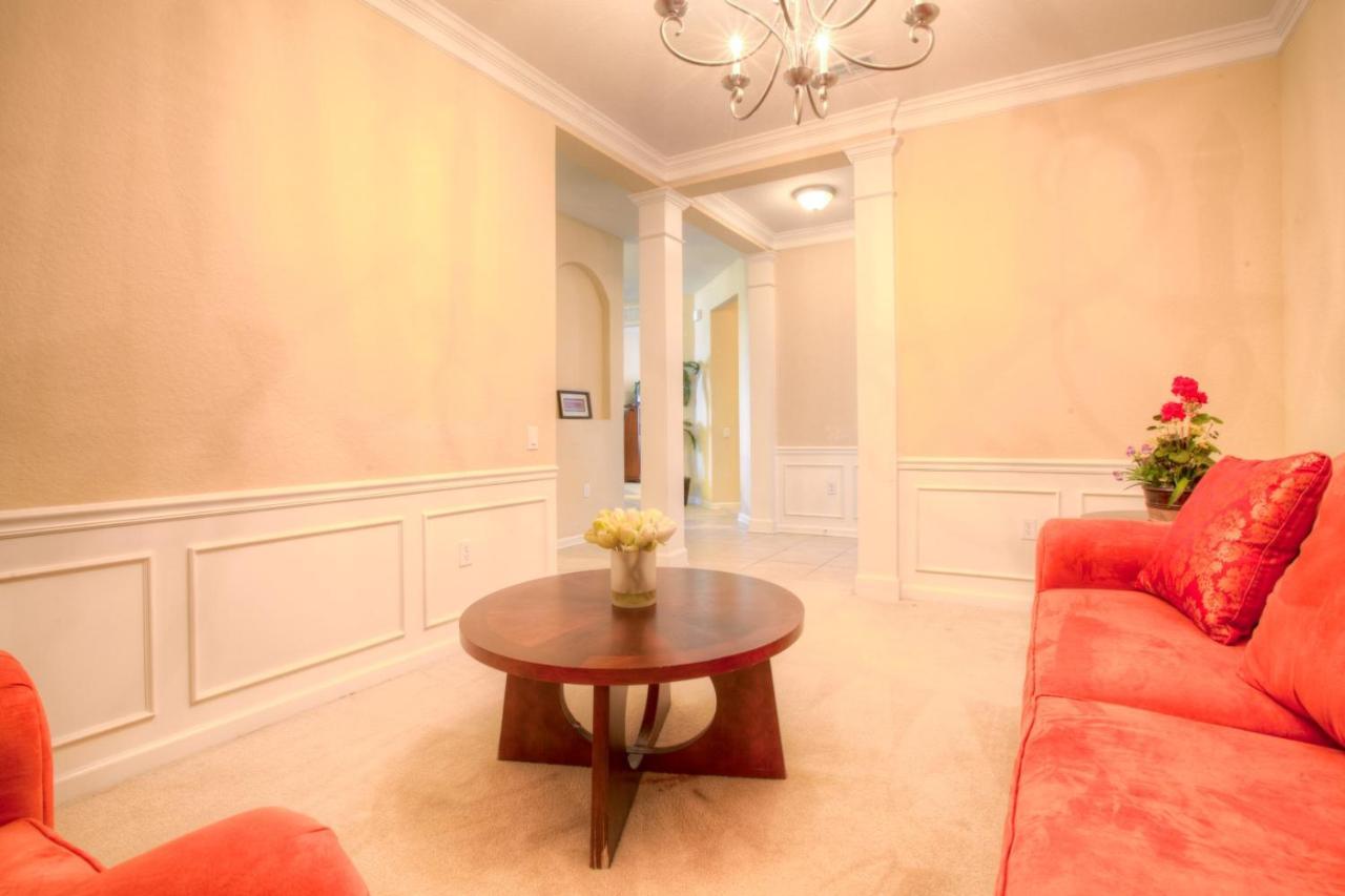 Lovely Third-floor Vista Cay