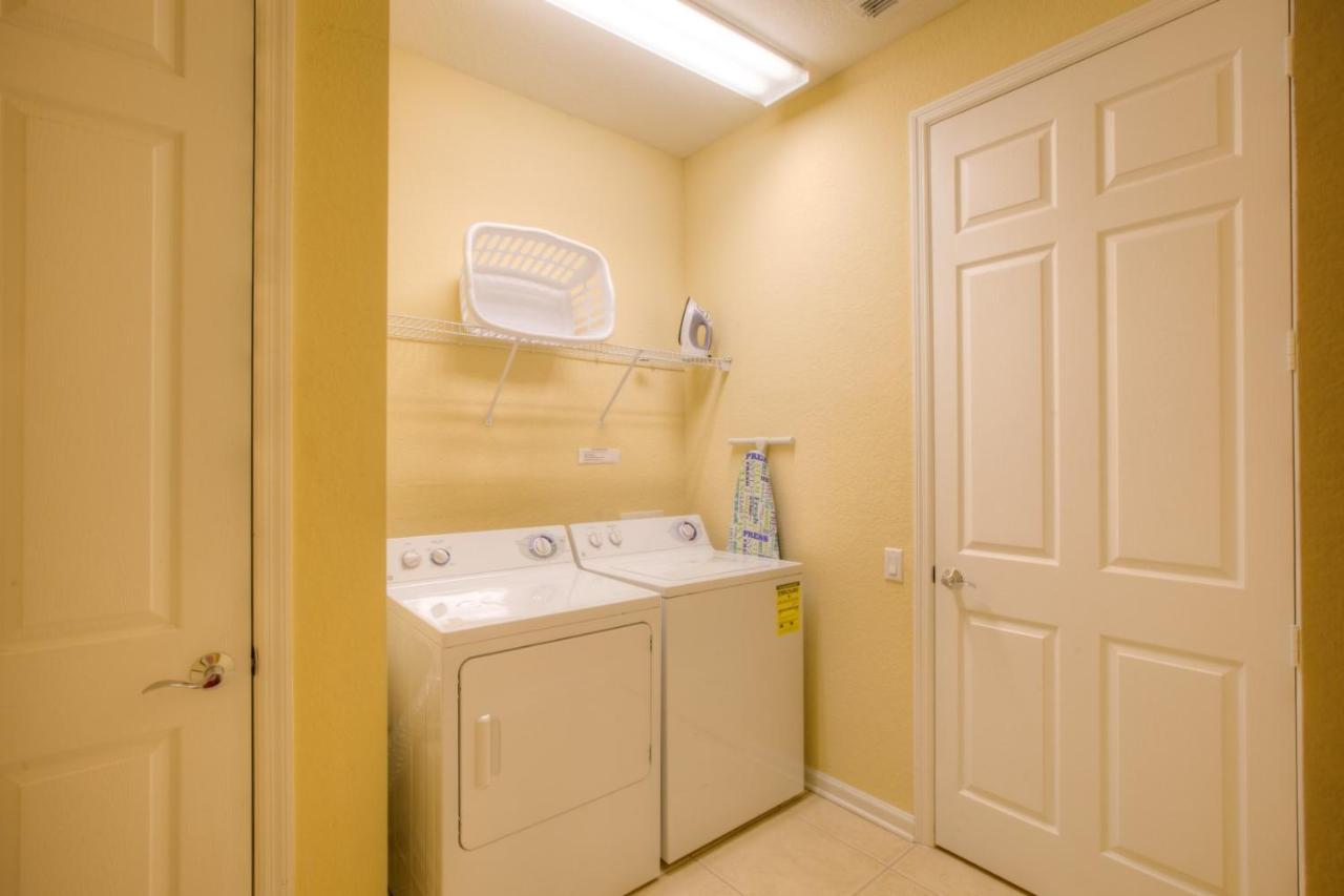 Lovely Third-floor Vista Cay Apartment *
