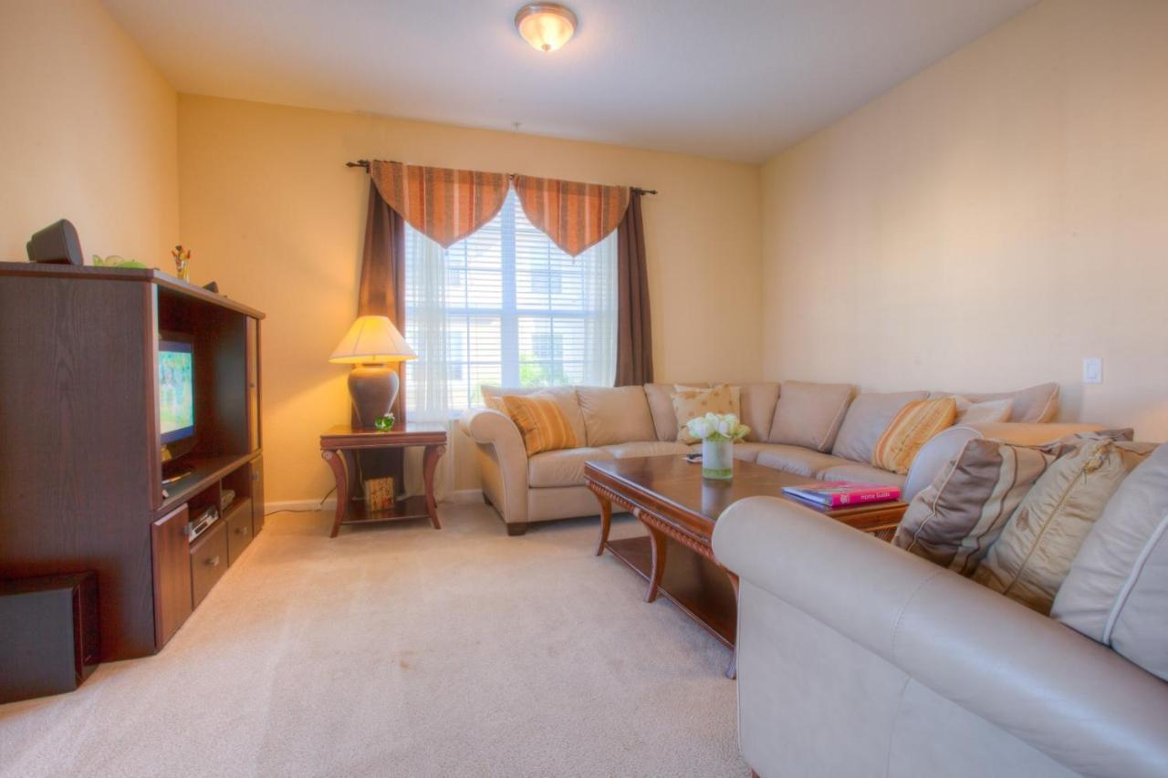 Lovely Third-floor Vista Cay Apartment