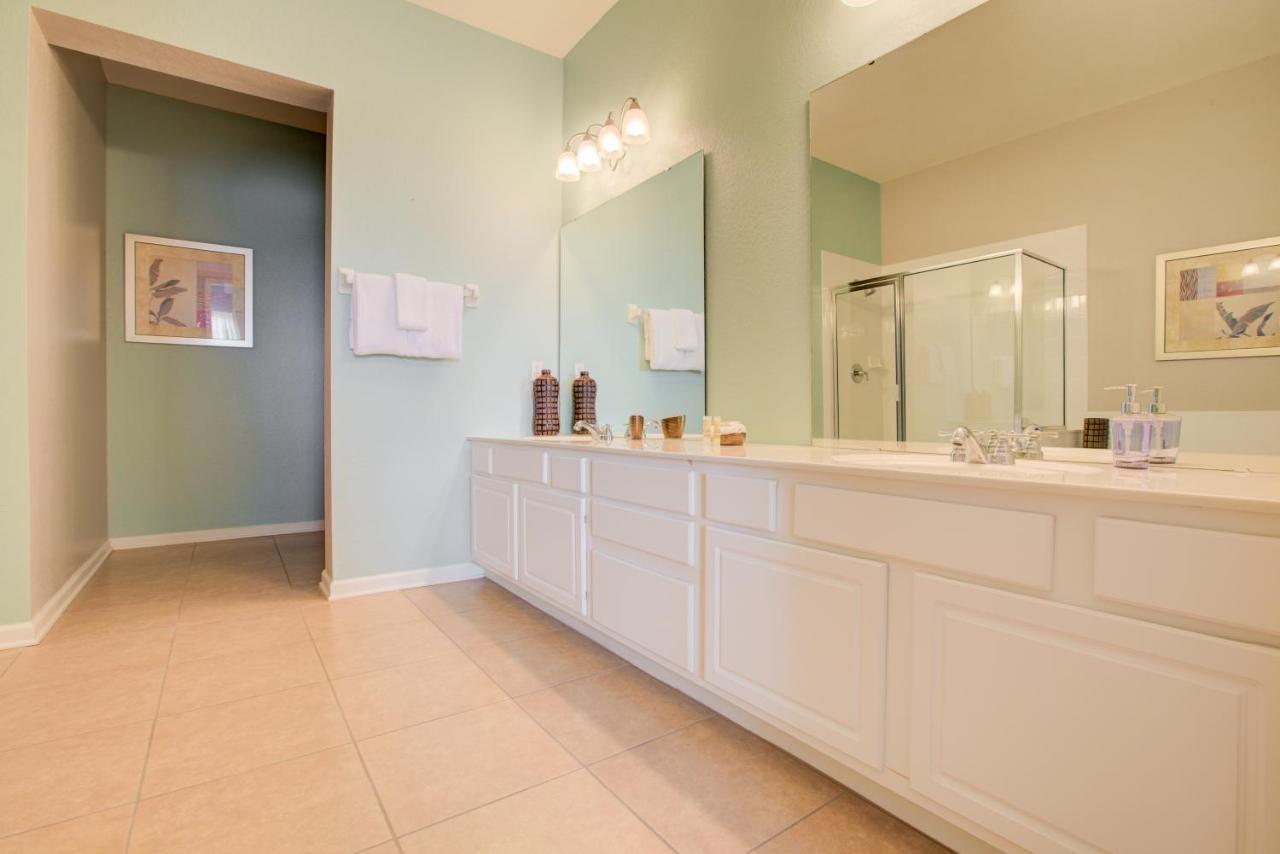 Top-floor Luxurious Lakeview *