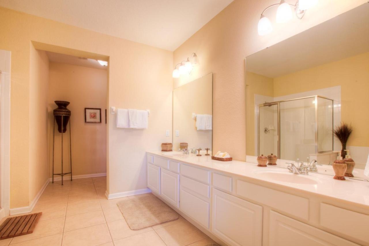 Lovely Third-floor Vista Cay *