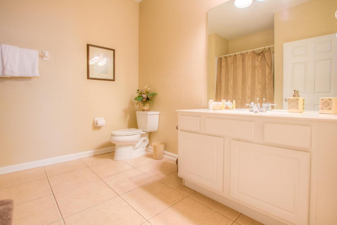 Lovely Vista Cay Condo, Near Clubhousepool *