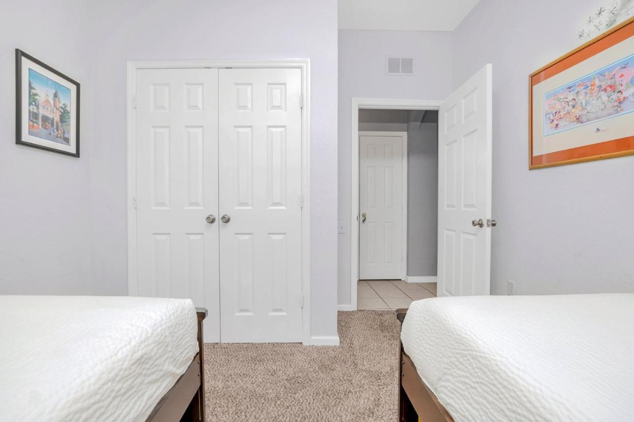 Apartment Updated Lakeview Condo, Minutes From Orlando