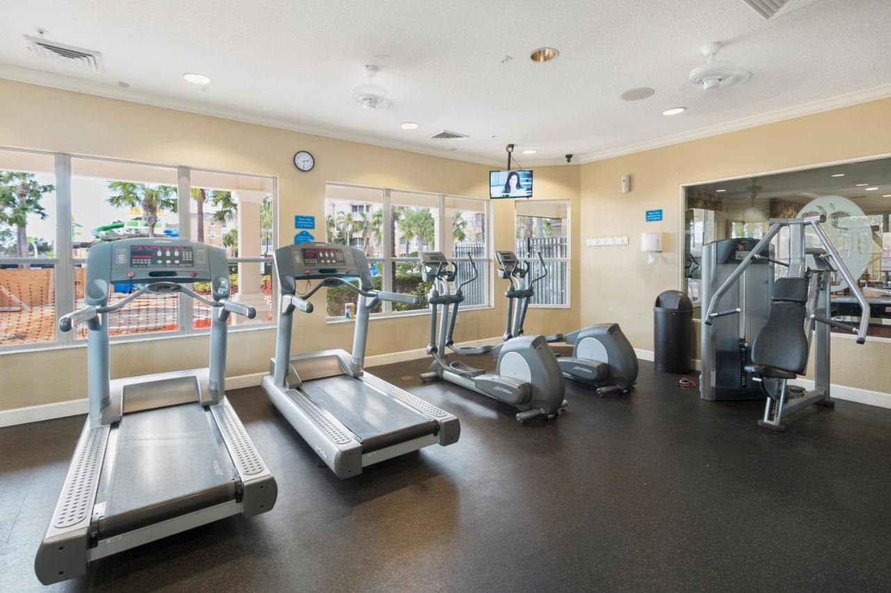Apartment Updated Lakeview Condo, Minutes From