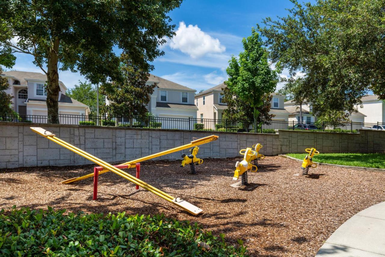 Apartment Updated Lakeview Condo, Minutes From Orlando