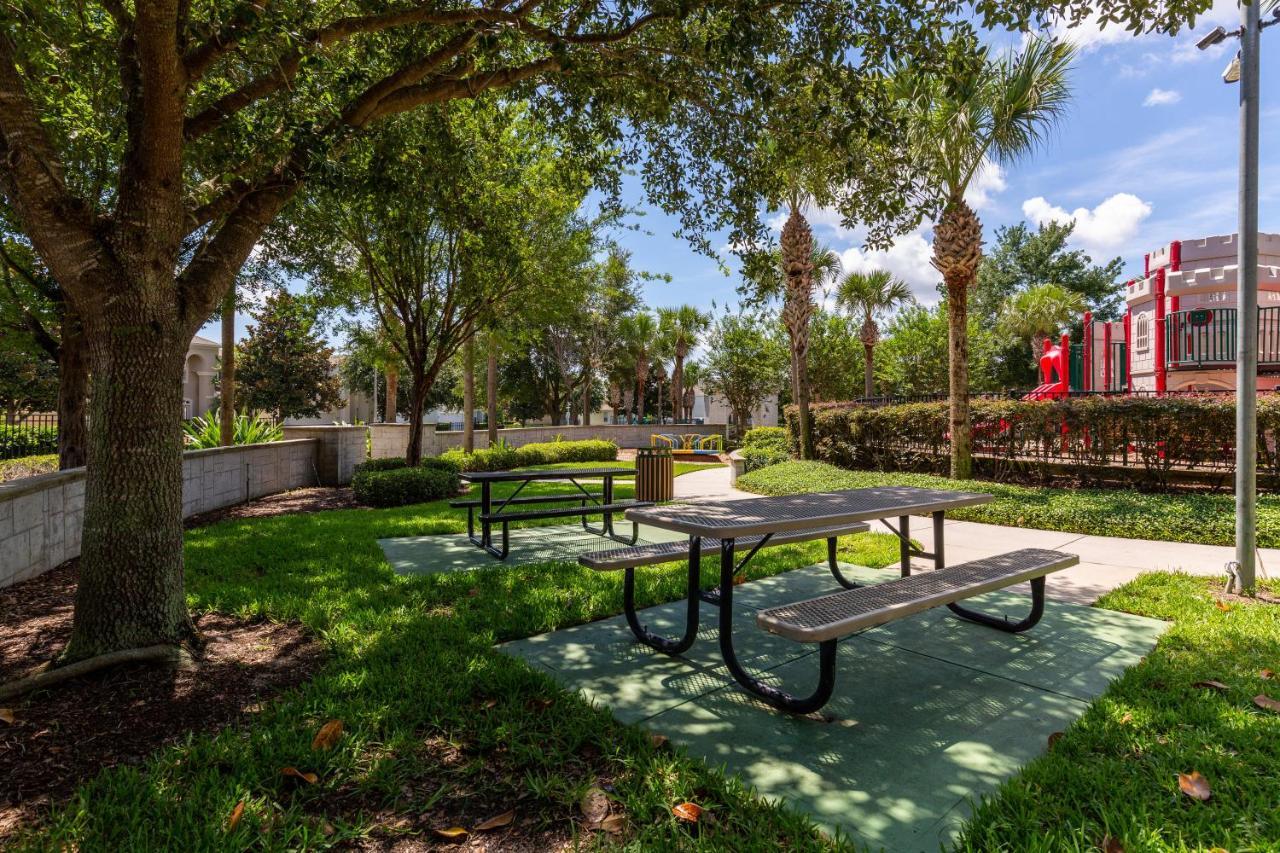 Updated Lakeview Condo, Minutes From * Orlando
