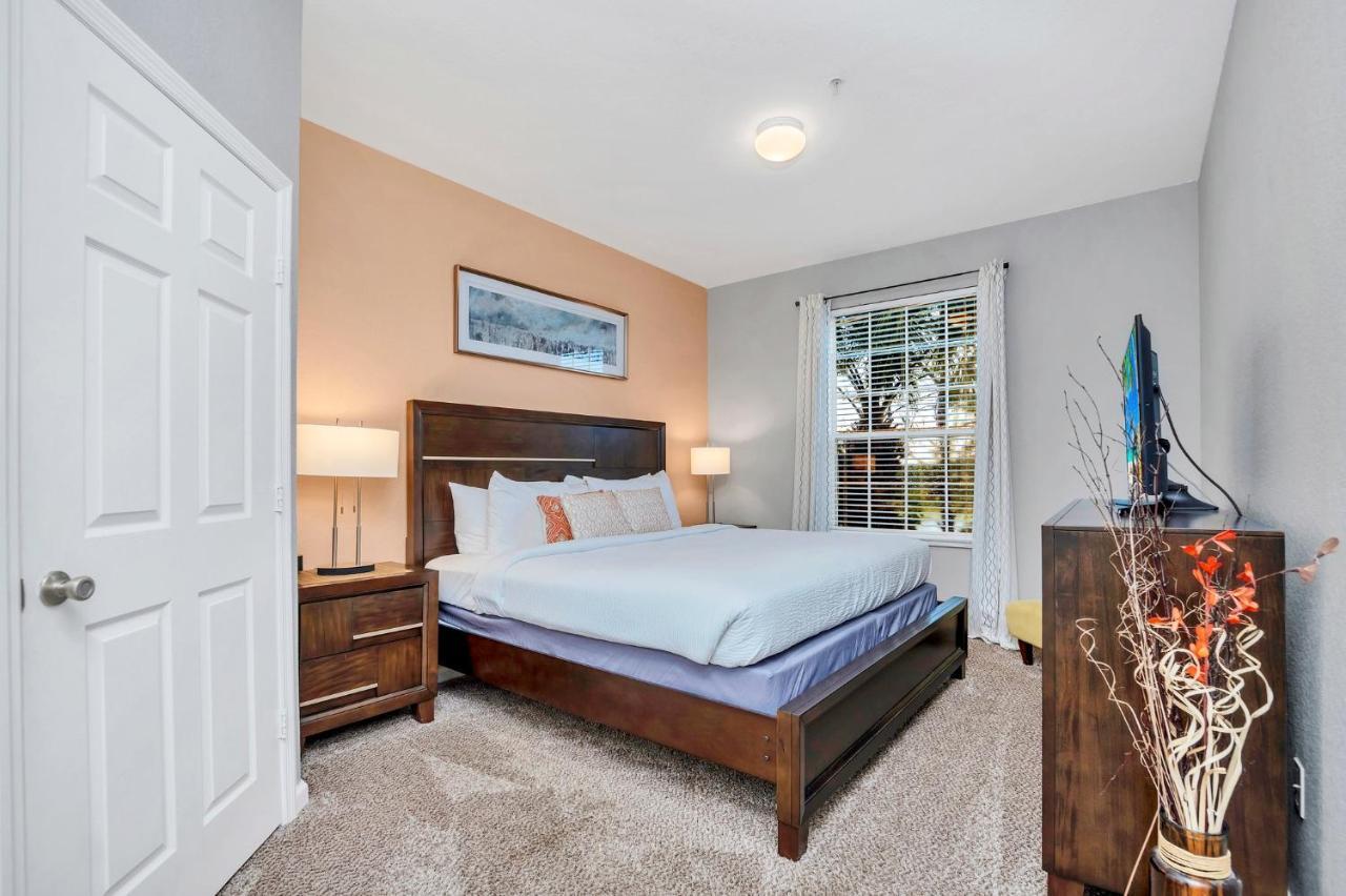 Updated Lakeview Condo, Minutes From Apartment Orlando
