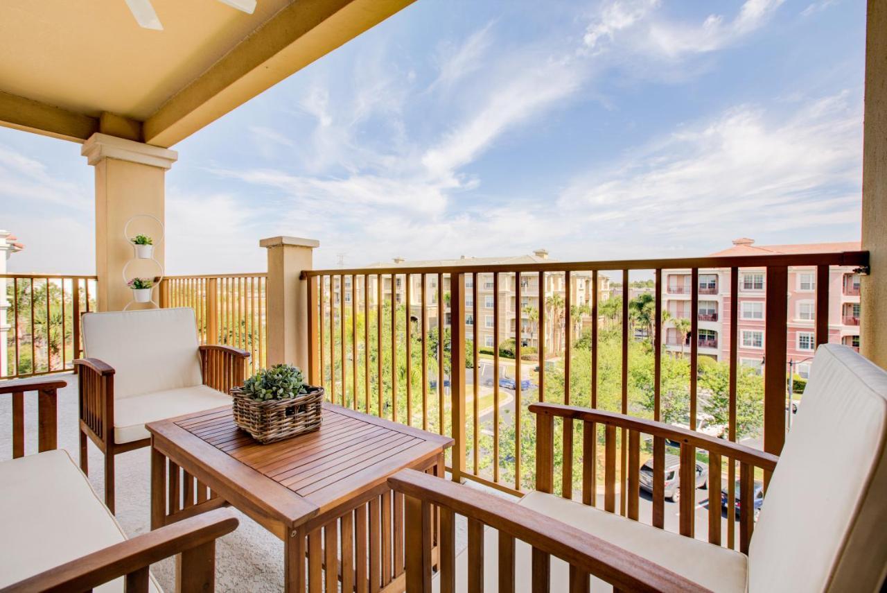 Apartment Vacation In This Stunning Condo- Near Attractions