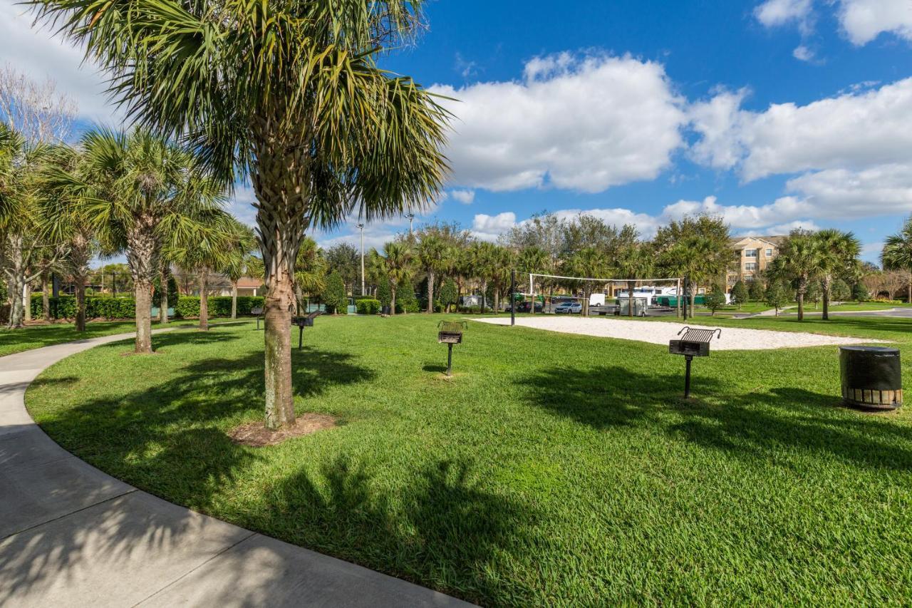 Updated Lakeview Condo, Minutes From Apartment Orlando
