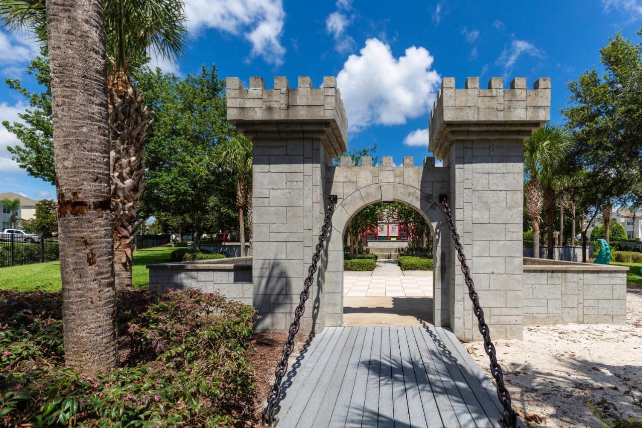 Updated Lakeview Condo, Minutes From
