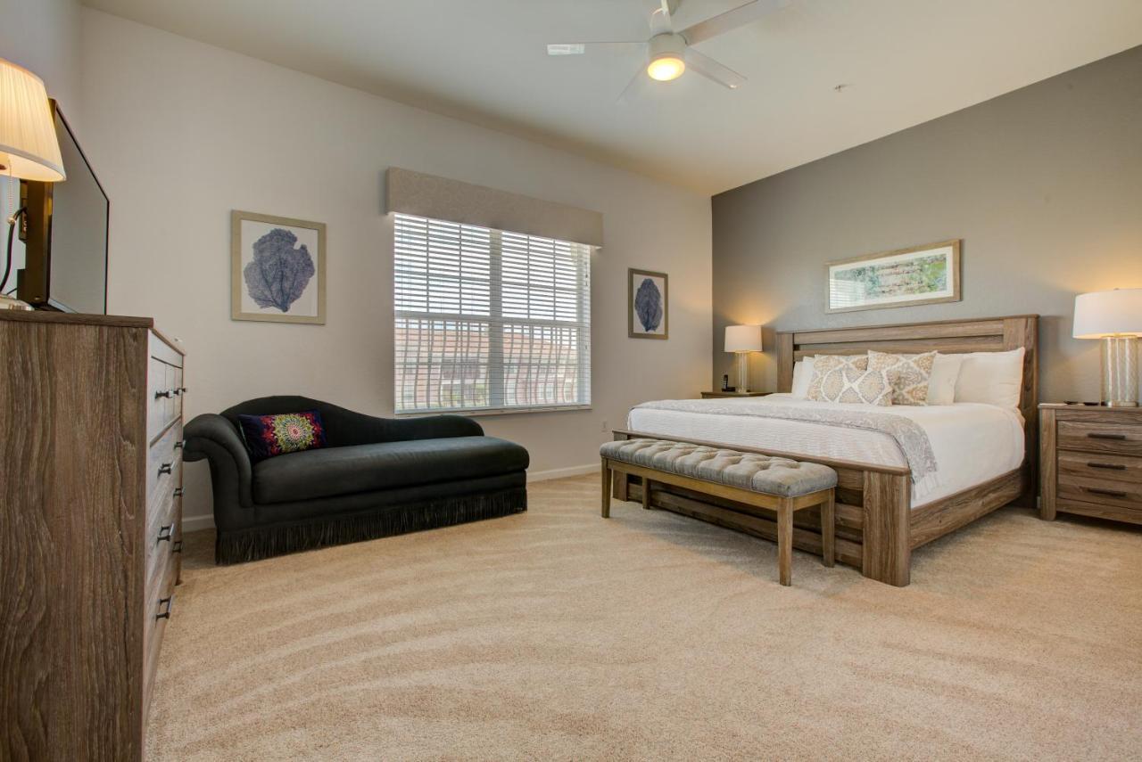 Apartment Vacation In This Stunning Condo- Near Attractions *
