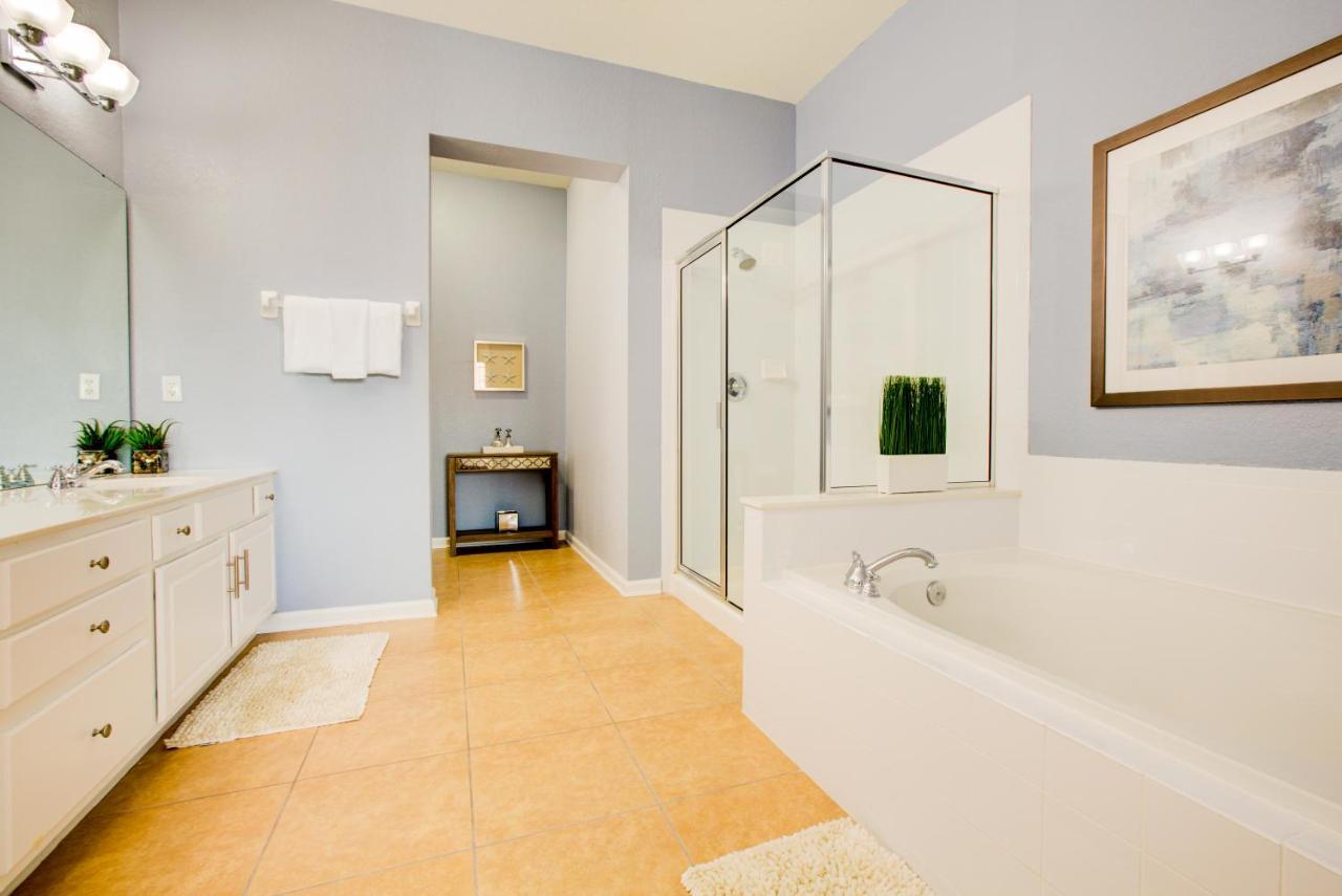 Vacation In This Stunning Condo- Near Attractions Apartment *