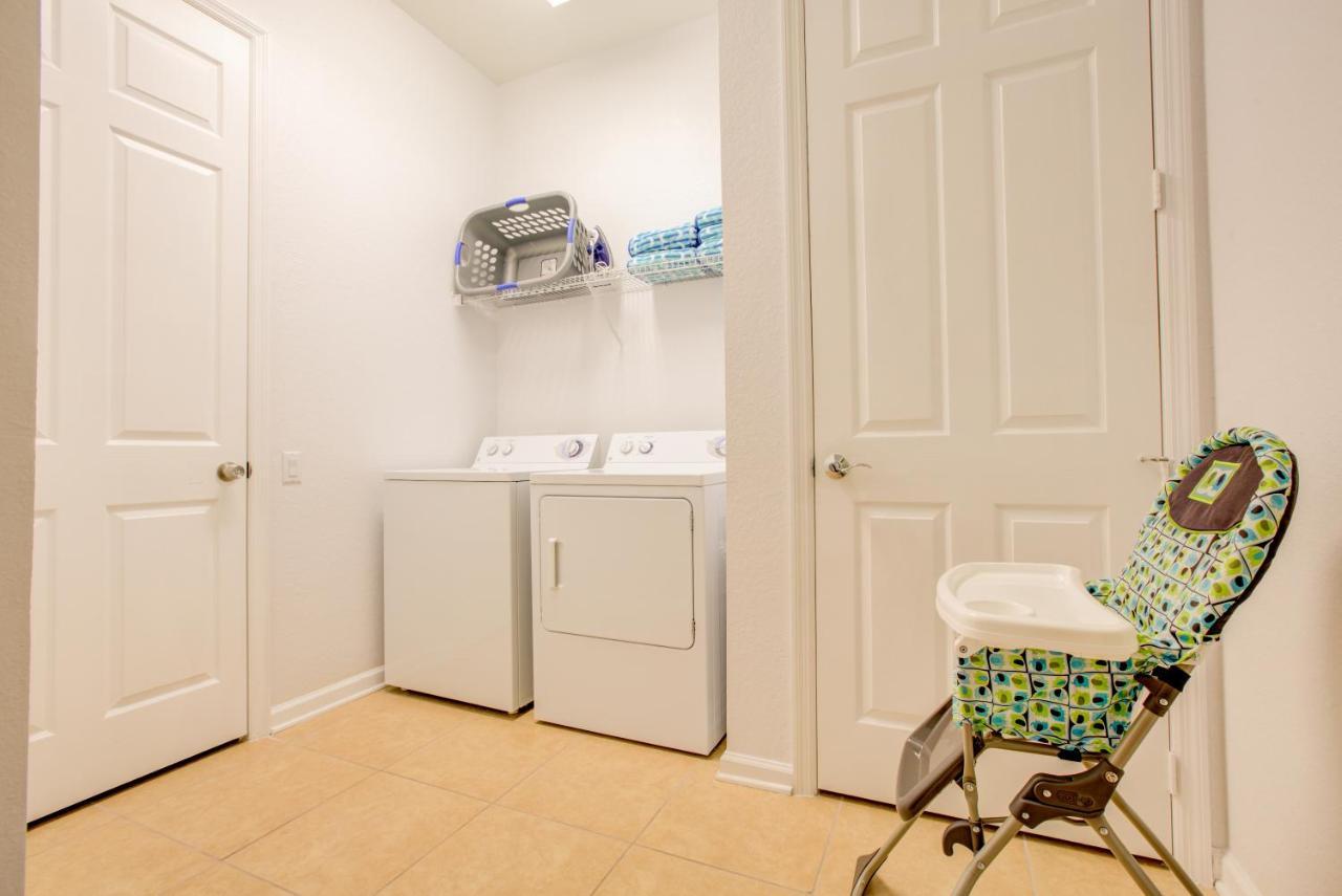 Vacation In This Stunning Condo- Near Attractions Apartment