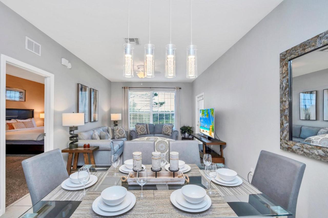 Updated Lakeview Condo, Minutes From