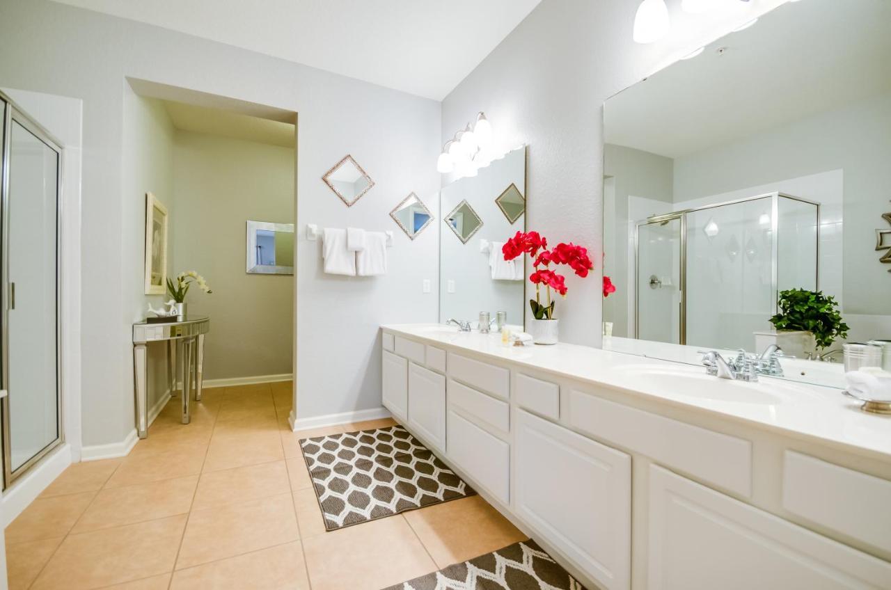 Spacious In Vista Cay Luxury Awaits Apartment