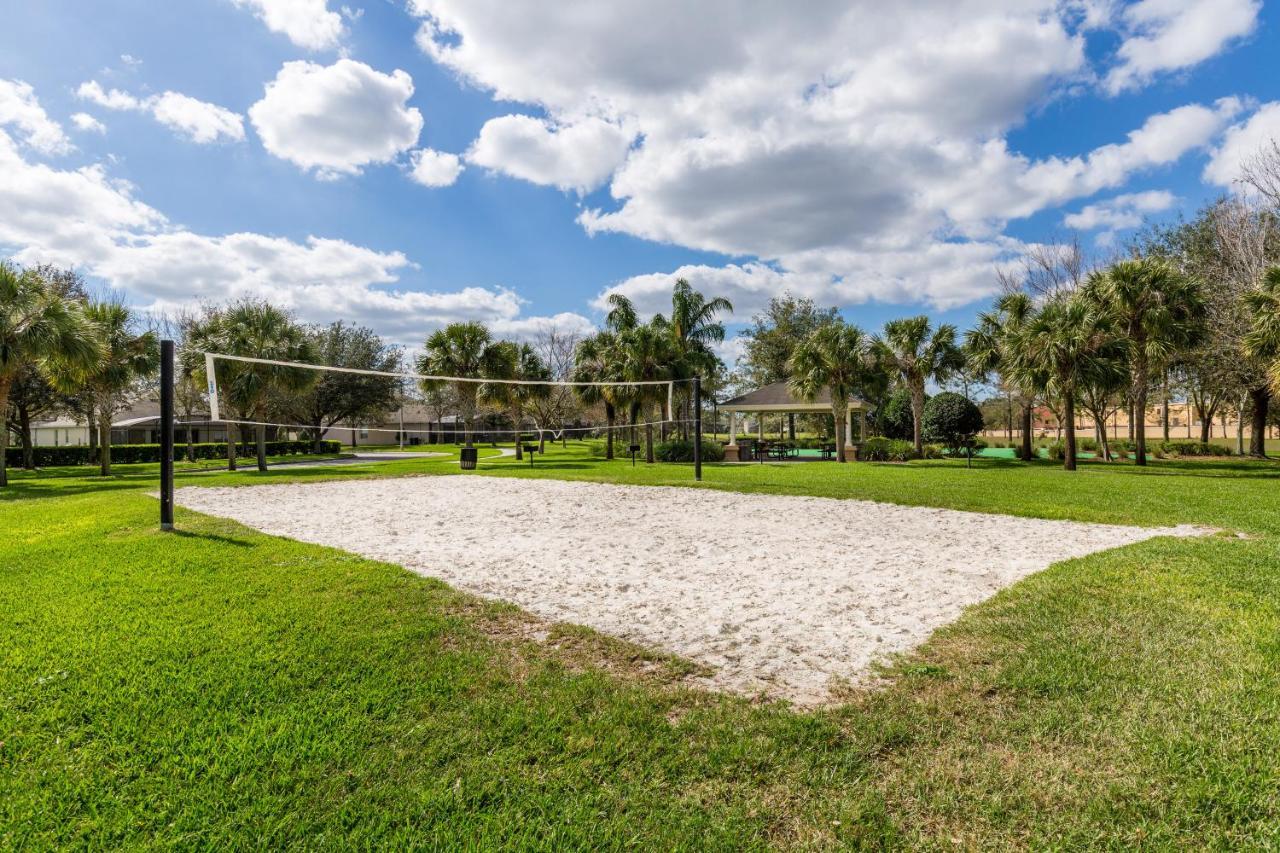 Apartment Updated Lakeview Condo, Minutes From Orlando