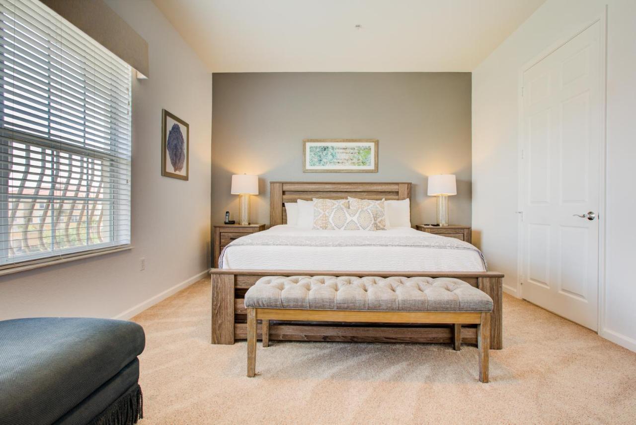 Vacation In This Stunning Condo- Near Attractions