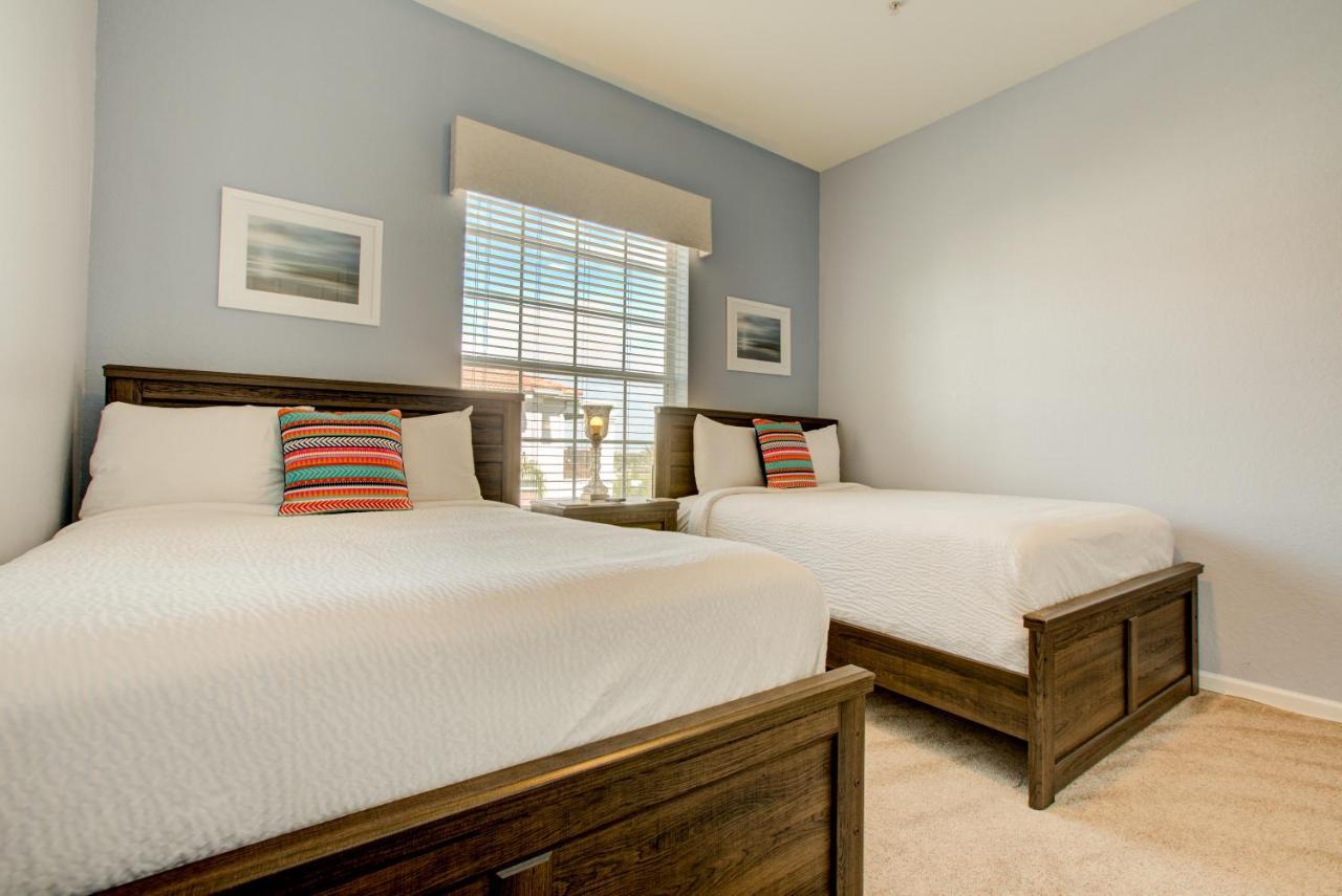 Apartment Vacation In This Stunning Condo- Near Attractions *
