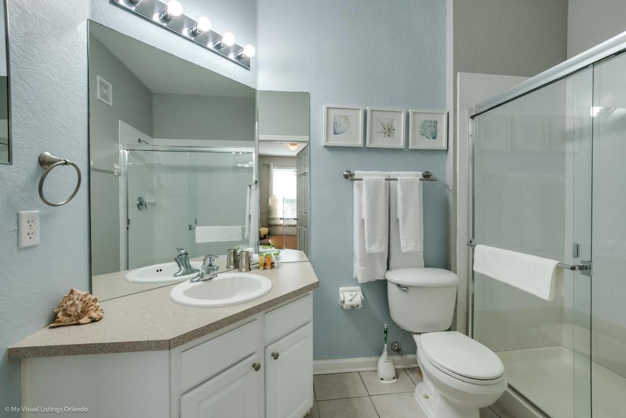 Updated Lakeview Condo, Minutes From *