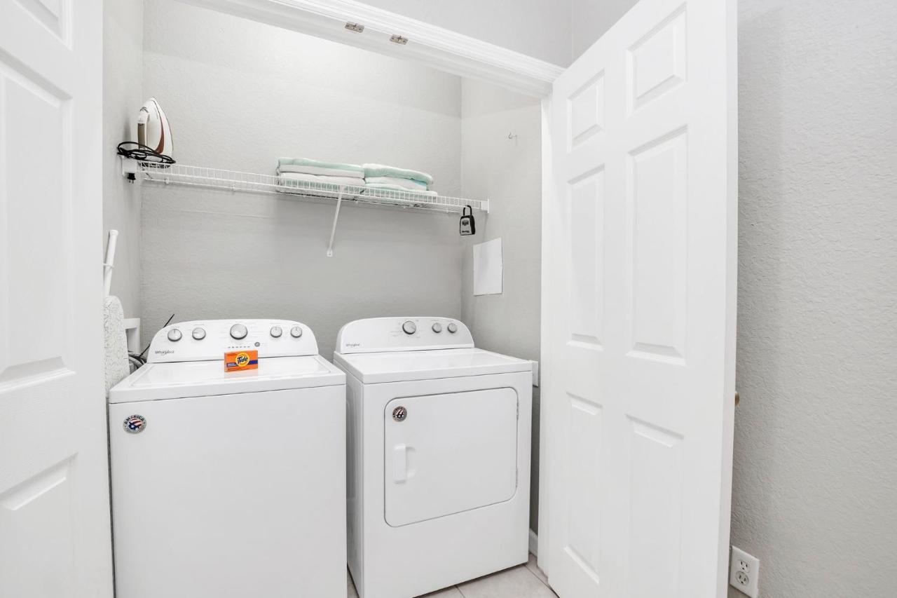 Apartment Updated Lakeview Condo, Minutes From Orlando