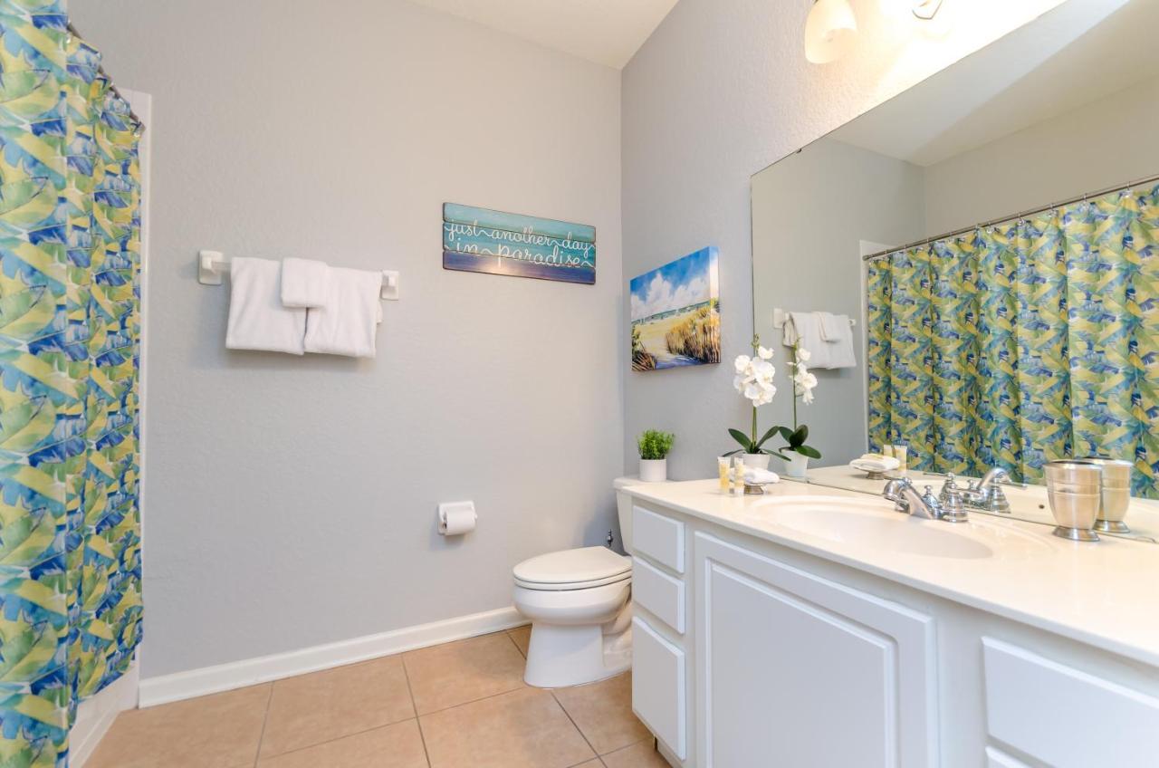 Spacious In Vista Cay Luxury Awaits