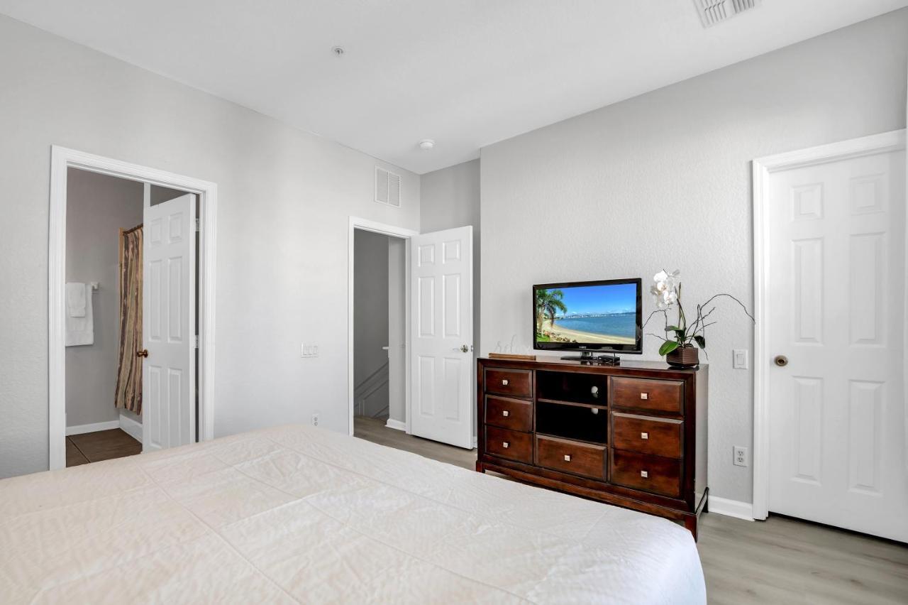 Newly Renovated Townhome, Near Universal & I-drive * Orlando