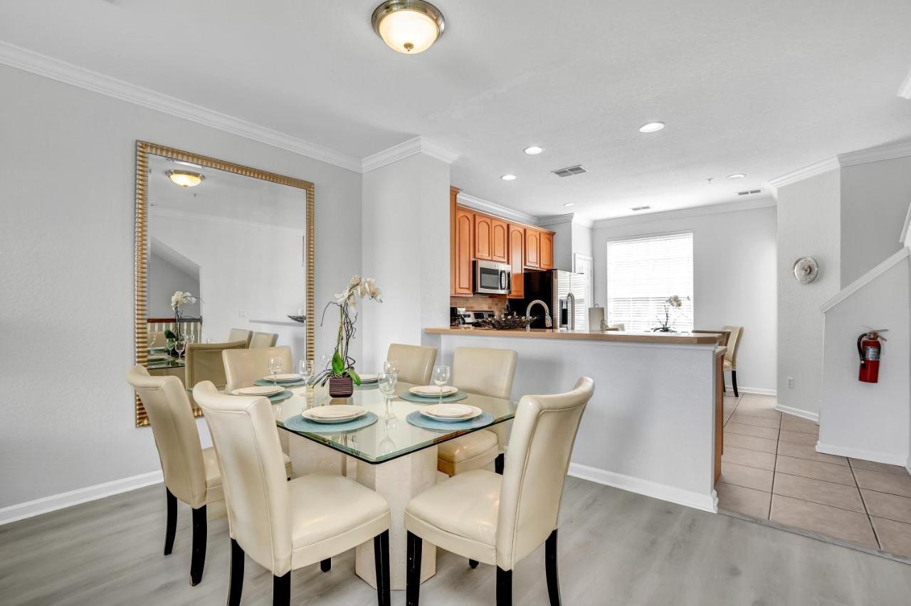 Newly Renovated Townhome, Near Universal & I-drive Holiday home