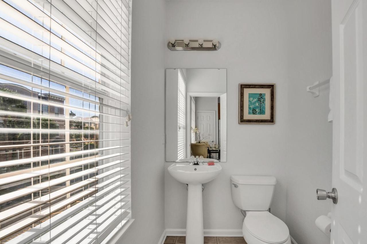 Newly Renovated Townhome, Near Universal & I-drive Holiday home
