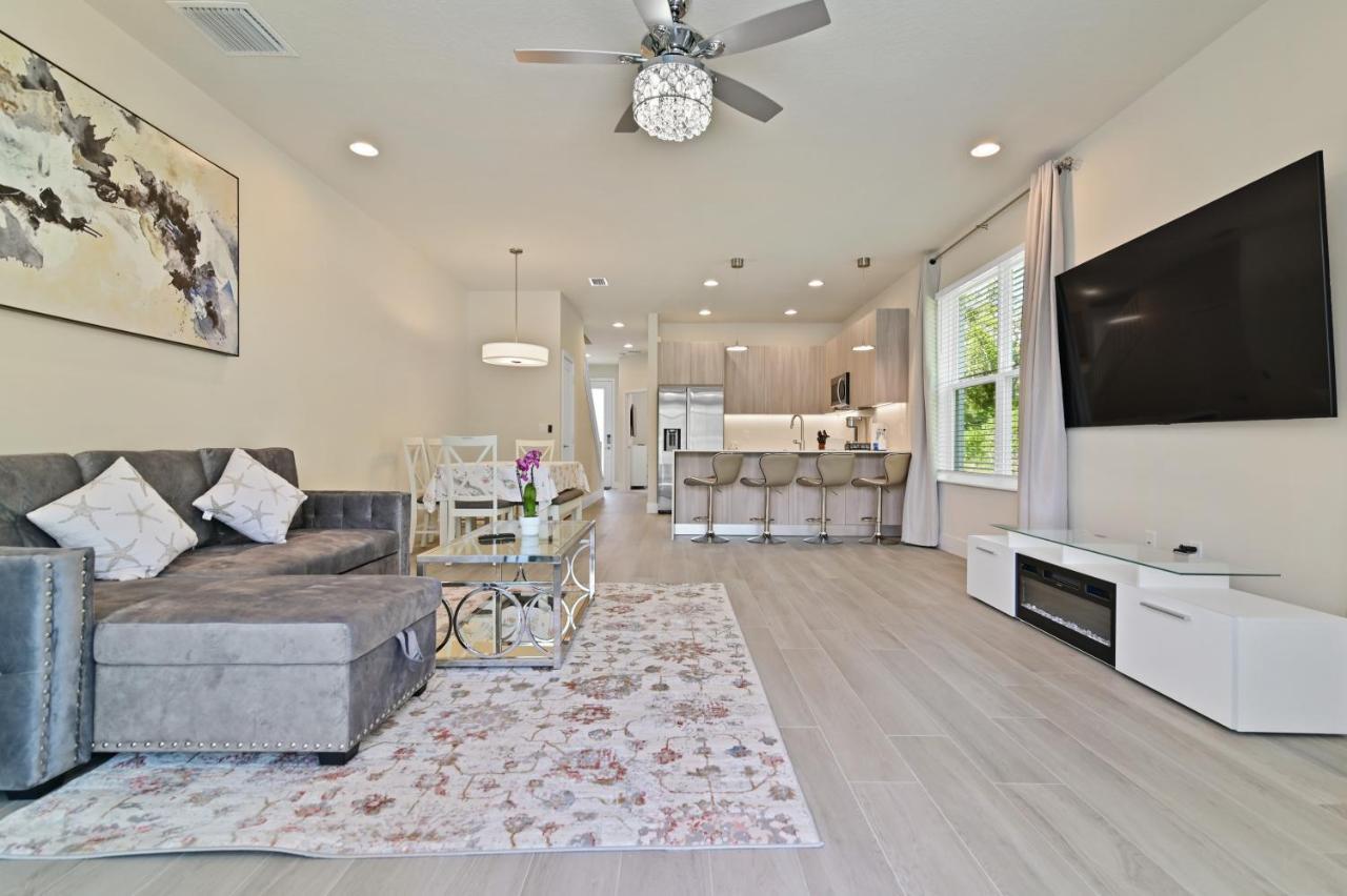 Holiday home New 2022 Spacious&tranquil Townhouse Near - 4br - 3fb Orlando