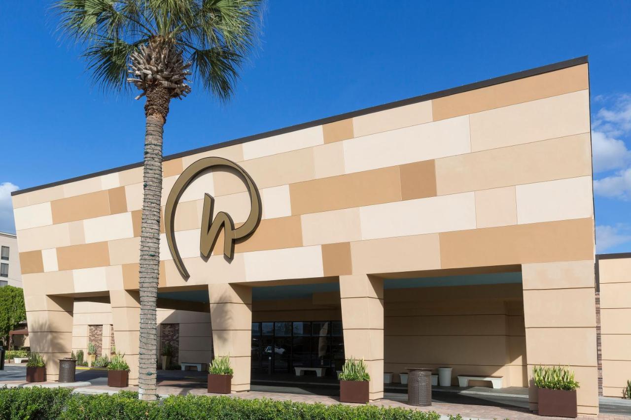 Rosen International Near The Parks
