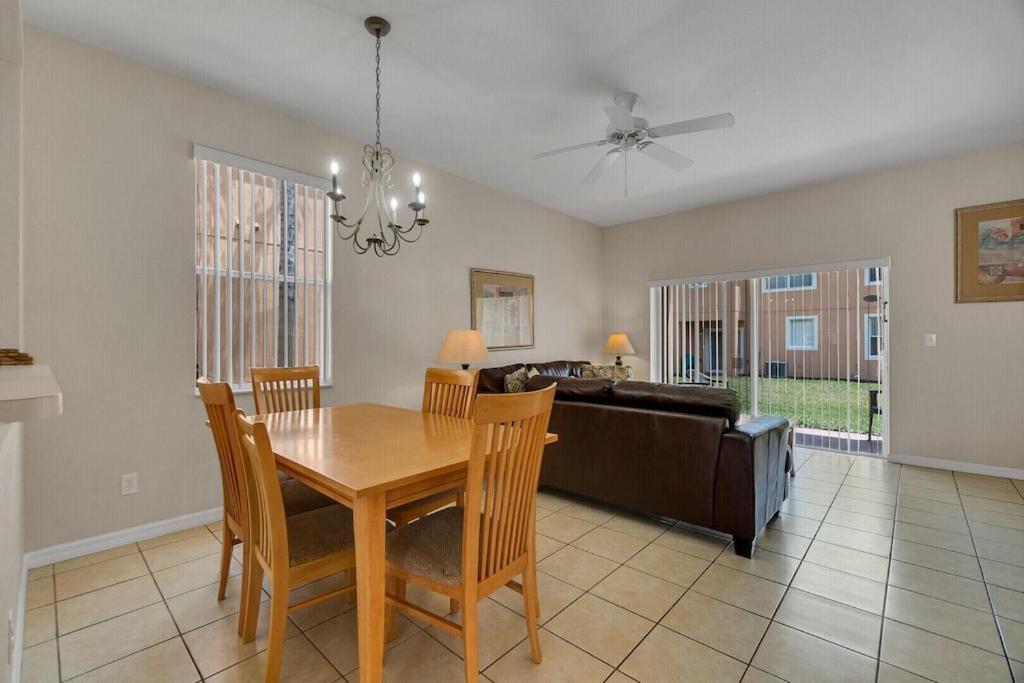 Holiday home 4 Bedroom Town On Regal Oaks