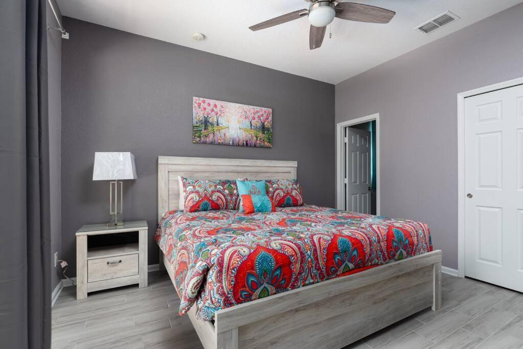 Spacious 4br Themed Rooms, Pool, Near Holiday home *