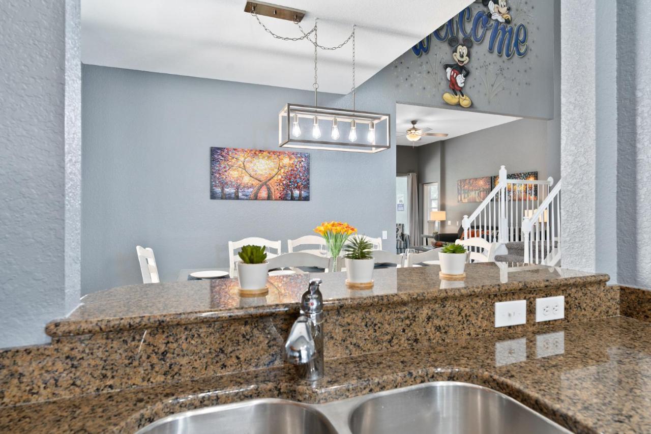 Luxury 5br Near Disney, Private Pool & Game Holiday home Orlando