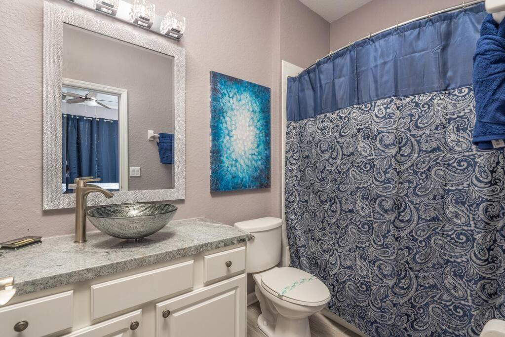 Spacious 4br Themed Rooms, Pool, Near Holiday home
