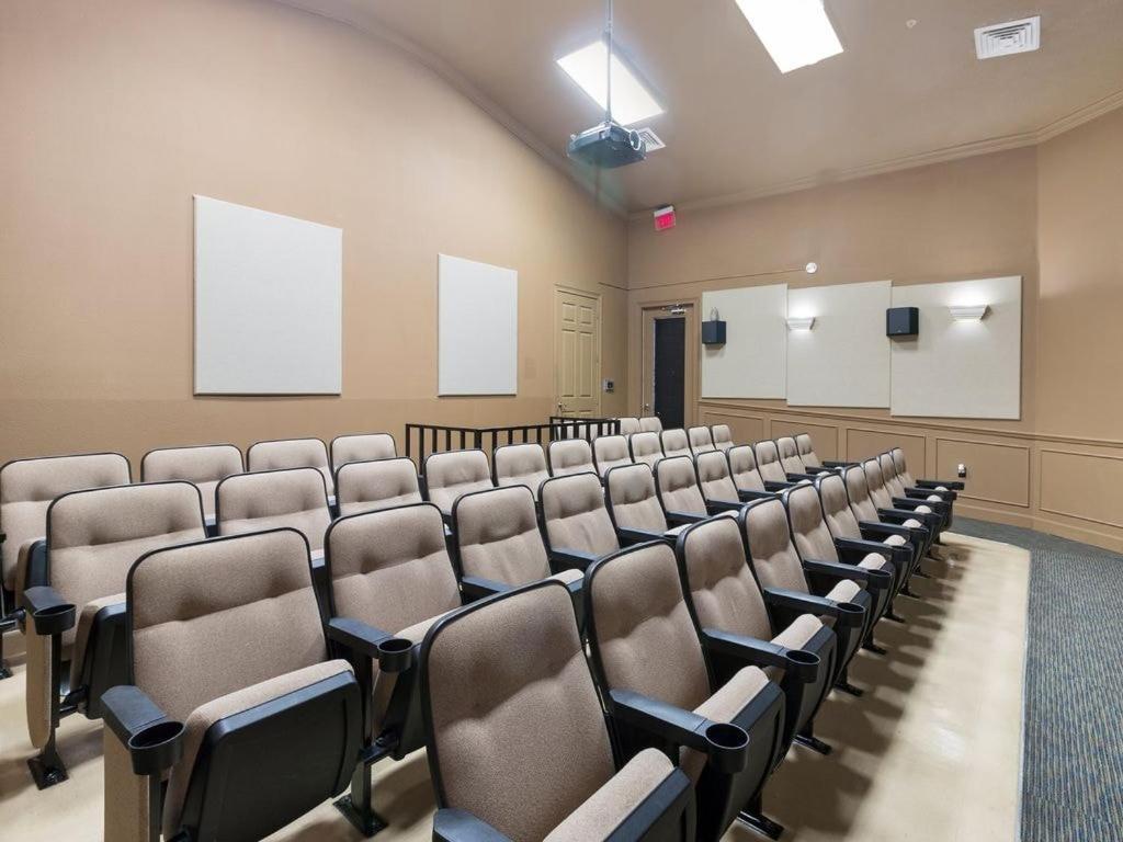 Spacious 4br Themed Rooms, Pool, Near